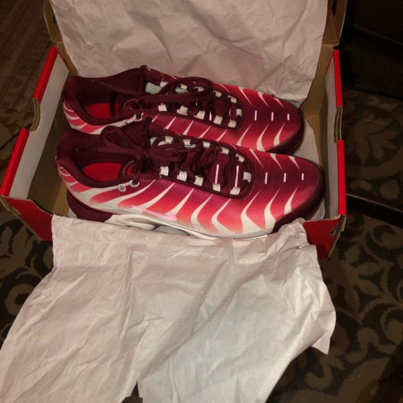 Nike air max plus After the Bite - Picture 2 of 3